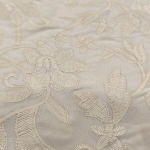 Viscosa mantón fondo marfil