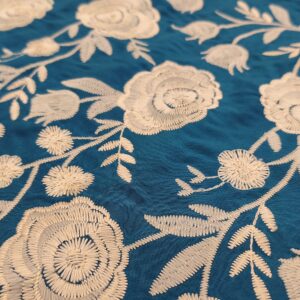 Viscosa mantón fondo azul petróleo