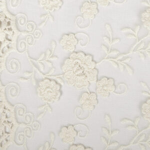 Tul bordado en marfil con cenefa