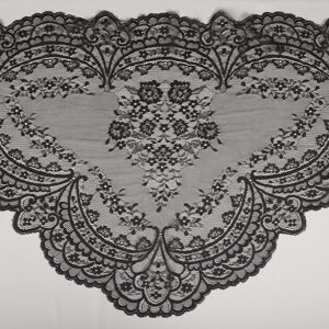 Mantilla Triángular Negra 120 x 60 (mantilla tres picos)